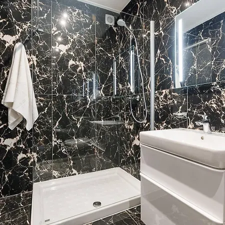 公寓 Duplexpenthouse Seafront With Hot Tub By Homely *