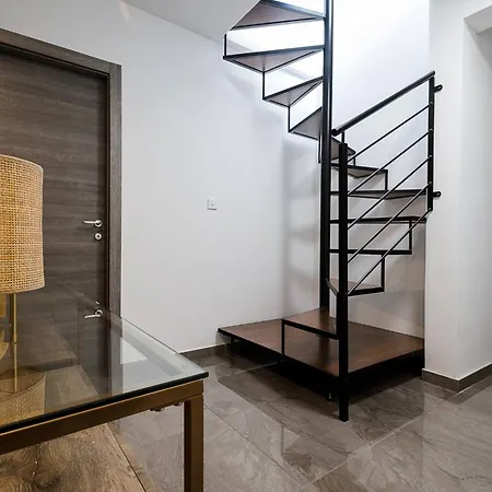 Duplexpenthouse Seafront With Hot Tub By Homely