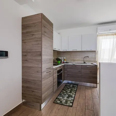 דירה Duplexpenthouse Seafront With Hot Tub By Homely