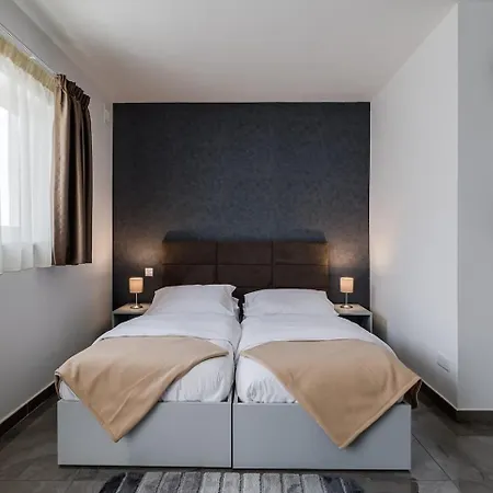 Duplexpenthouse Seafront With Hot Tub By Homely Apartment