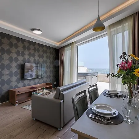 Duplexpenthouse Seafront With Hot Tub By Homely *