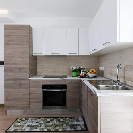 Apartment Duplexpenthouse Seafront With Hot Tub By Homely St. Paul's Bay