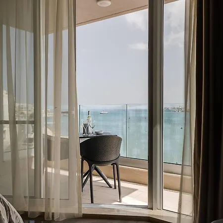 Duplexpenthouse Seafront With Hot Tub By Homely * San Pawl il-Baħar