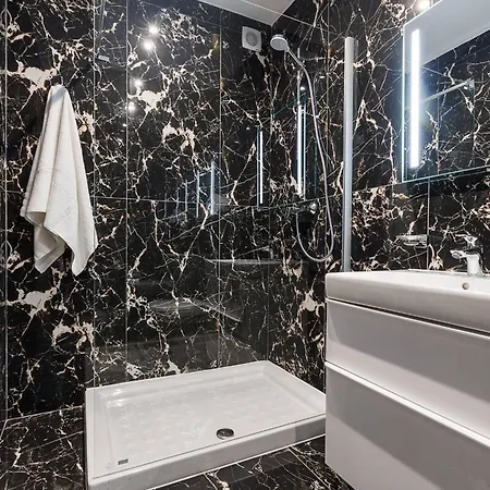 Duplexpenthouse Seafront With Hot Tub By Homely