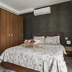 Apartment Duplexpenthouse Seafront With Hot Tub By Homely St. Paul's Bay